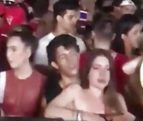 Türk gençler konserde sikişmese olmadı