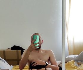 abisinin yeni manitasına sakso çektirip kayda aldı