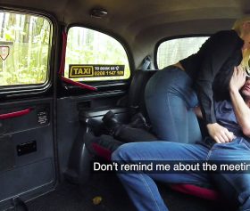 taş gibi kadın taksiciye demir gibi yarrak girer